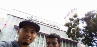 remaja berjalan 20km setiap hari