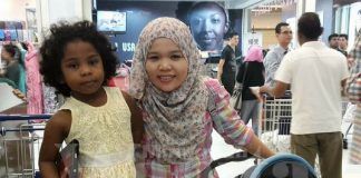 7 Panduan Bawa Anak Keluar Bila Mak Sendirian