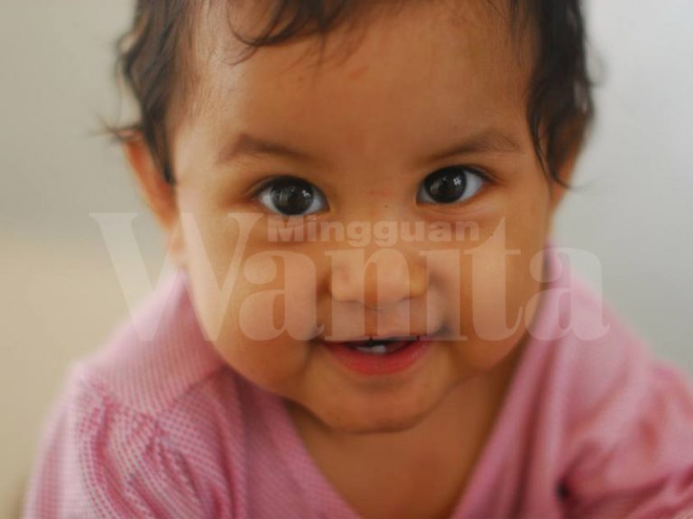 Suka Pegang Pipi Anak, Dalam Jaga Si Comel Jangan Sampai Curiga & Prasangka Pada Orang Lain