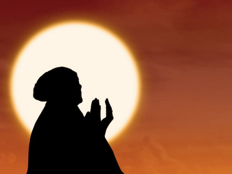 Jangan Sekadar Seronok Tengok Fenomena ‘Super Blue Blood Moon’, Jom Mak Ayah Lakukan Tatacara Solat Sunat Gerhana Bulan