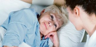 Ini 5 Tip Hadapi Mak Ayah Nyanyuk, No. 4 Jadi Sukar Kalau Tak Amal