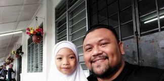 Baju-Kain-Tudung Sekolah Kakak Habis Kena Muntah, Papa Kasihan Sangat Dekat Kakak..