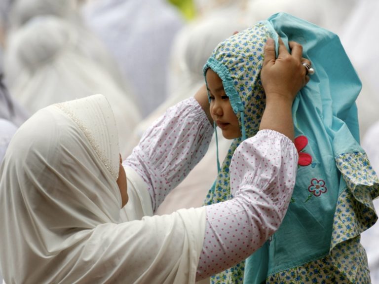 Bentuk Anak Perempuan Yang Manis Sikap Dengan 6 Didikan Ini