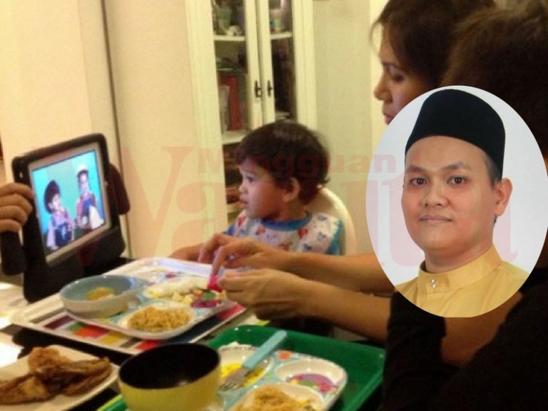 anak main gajet