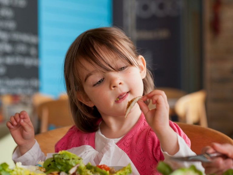 Awas! Pastikan Anak Kunyah Makanan Dengan Betul Atau Berdepan Risiko Kencing Manis Bila Dewasa