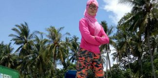 wanita pemandu lori kontena