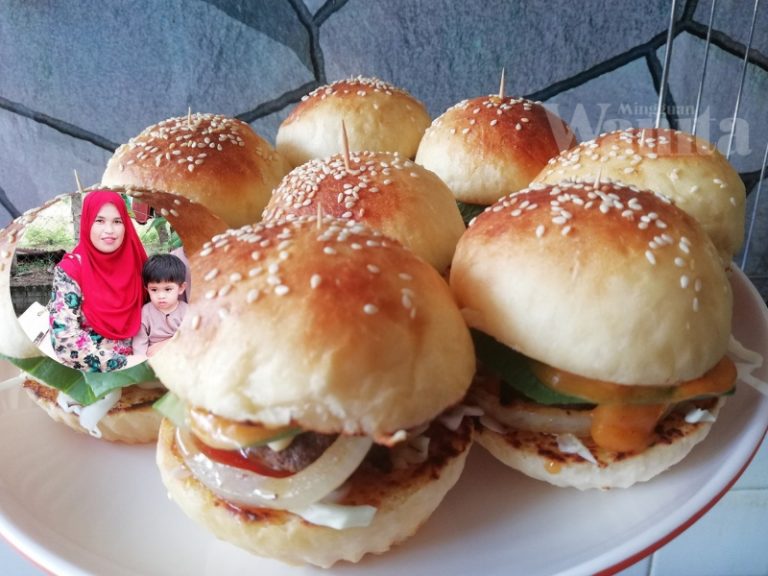 Wanita Ini Kongsi Resipi & Ajar Cara Buat Sendiri Roti Burger Mini Gebu!