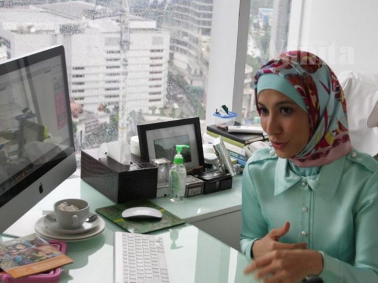 perempuan bekerja