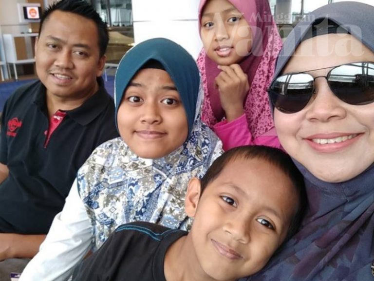 Dah Kenapa? Suami Goyang Kaki Isteri Pula Yang Kerja Mati-matian