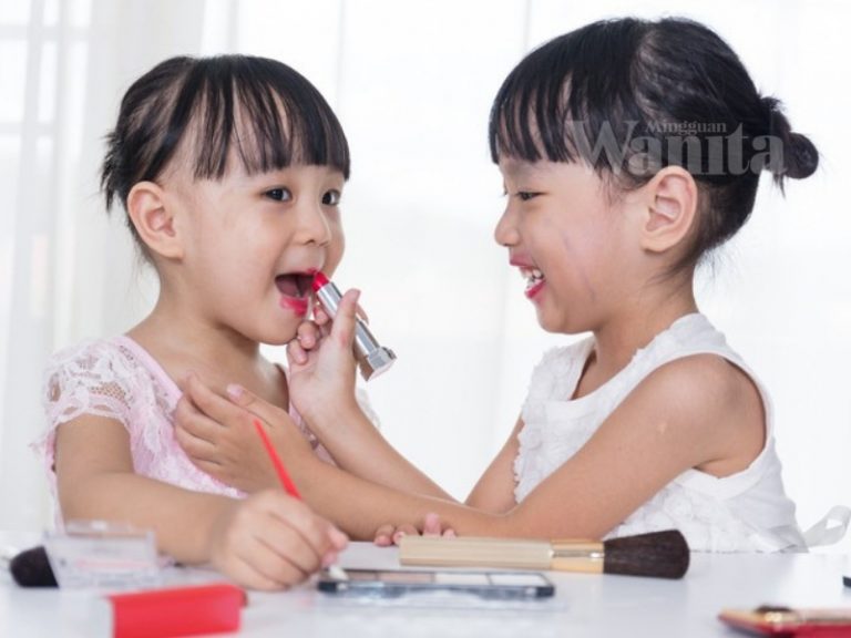 anak main mekap