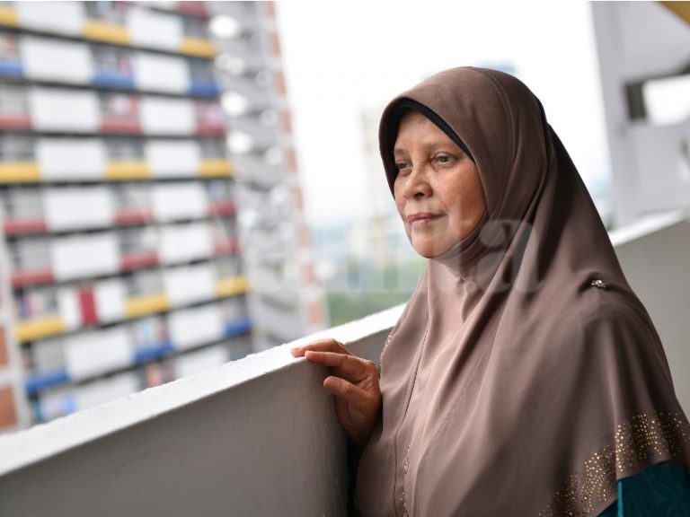 Dengan Hasil Jual Kuih, Ibu Tunggal Ini Besarkan Tiga Orang Anak Hingga Berjaya, Anak Sulung Jadi Doktor Gigi