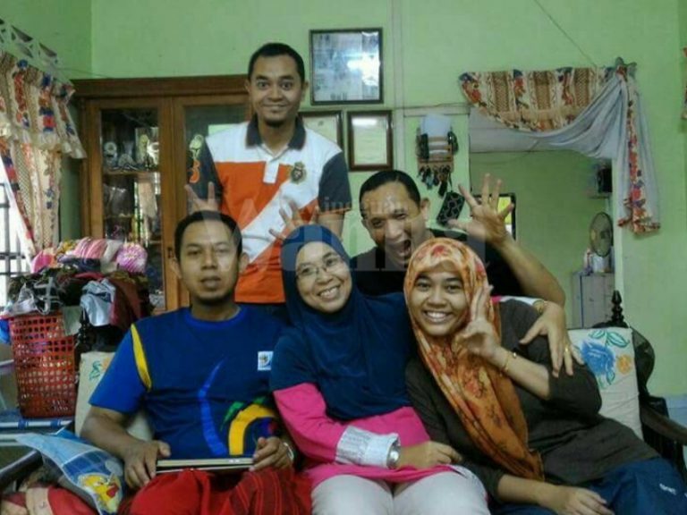 pergi ke rumah orang