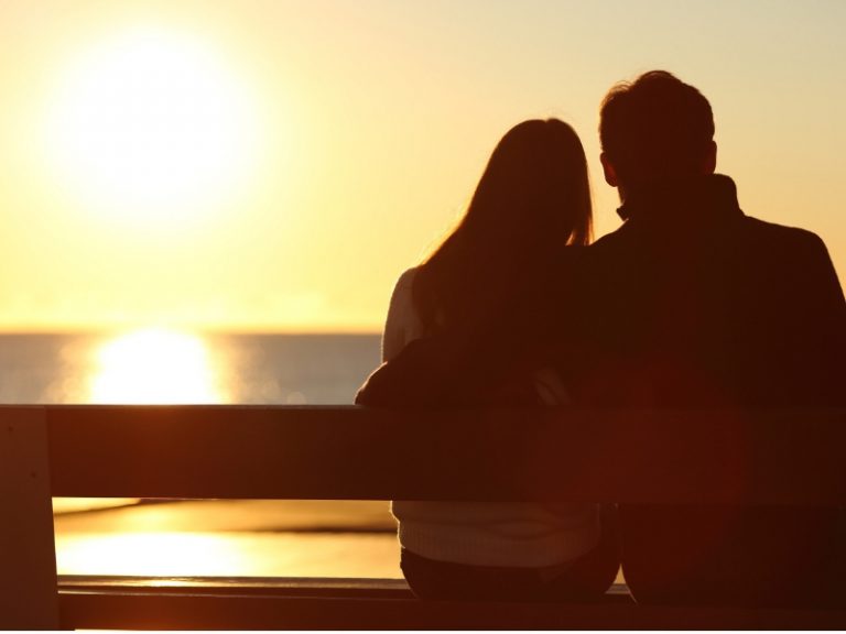 wanita jatuh cinta dengan jiran sebelah