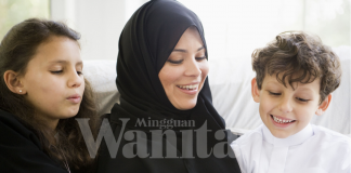 Kata orang, anak-anak ibarat kain putih, terpulang kepada ibu bapa untuk mencorakkan mereka. Itu jelas menunjukkan betapa pentingnya ibu bapa mengambil berat soal didikan kepada anak-anak walau sesibuk mana pun mereka