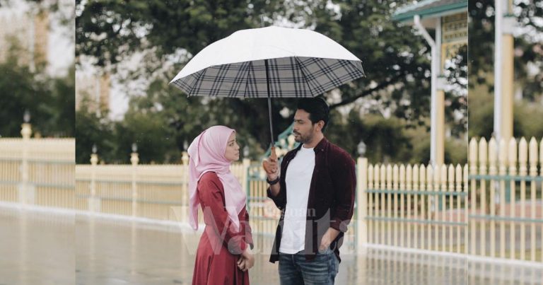 Isteri Jalan Hentak Hentak, Muka Seposen, Adalah Tu Benda Tak Kena