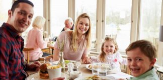 Murah Rezeki Mak Ayah, Bila Tak Berkira Soal Belanja Anak Makan