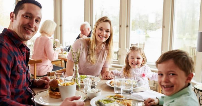 Murah Rezeki Mak Ayah, Bila Tak Berkira Soal Belanja Anak Makan