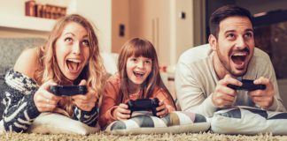 Tak Perlu Jalan-jalan, Duduk Rumah Pun Boleh Bahagiakan Hati Anak Isteri