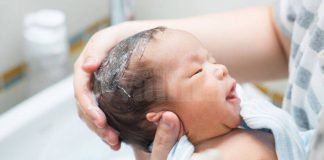 Semak Adab Mandikan Bayi Baru Lahir Dengan Betul, Elak Terkena Selesema