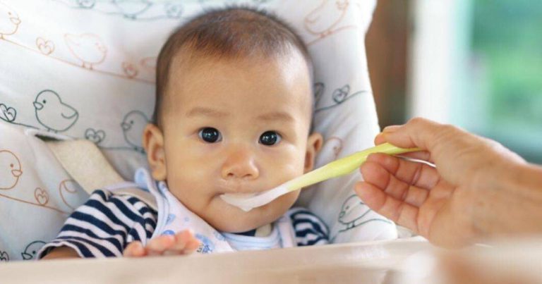 Kepentingan Memilih Makanan Tepat Untuk Tumbesaran Bayi