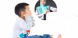 Anak Mengamuk Kerana Nakkan Perhatian, Mak Ayah Sila Banyak Sabar!