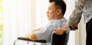 Diuji mak ayah sakit sebenarnya adalah ujian untuk anak-anak juga. Bukan hanya untuk mak ayah itu sendiri. Pada saat ini, biasanya anak-anak sudah ada kehidupan