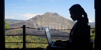 Dugaan bergelar Janda, Sering Dipandang Serong Orang!