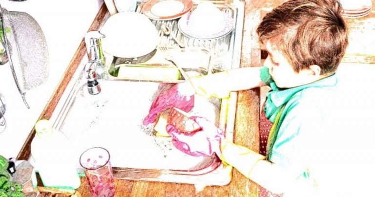 JANGAN Anggap Kerja Rumah URUSAN Perempuan, Anak Lelaki Perlu Diajar Supaya Jadi Kebiasaan