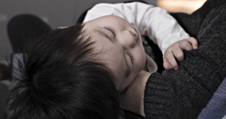 Ada Sesuatu Tak Kena, Anak Selalu Mengantuk, Rupanya Pengasuh Bagi Ubat Tidur