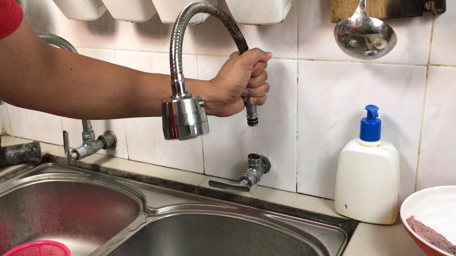 Ini Caranya DIY Tukar Kepala Paip Sinki Dapur Patah! Mingguan Wanita