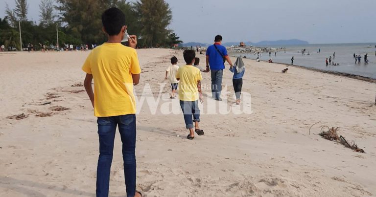 Jangan Biarkan Isteri, Anak Berjalan Di Belakang, Pimpinlah Tangan, Suami Usah Berlagak BUJANG