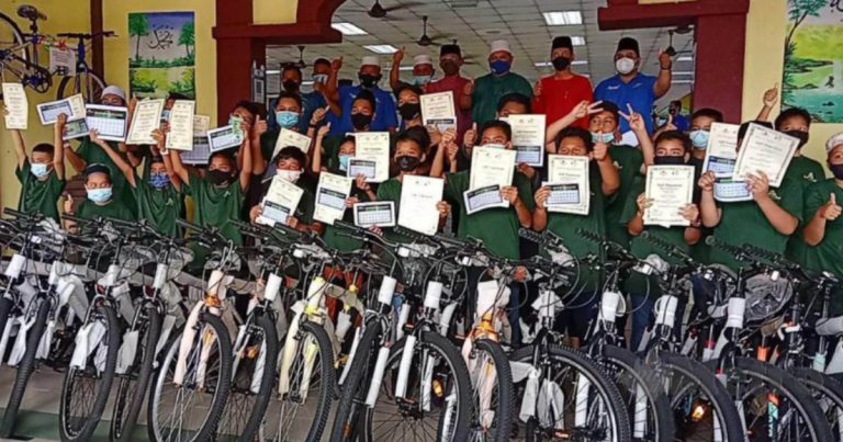 Selepas 40 Hari Istiqamah Bangun Awal Solat Subuh, 22 Kanak-Kanak Dapat Hadiah Basikal
