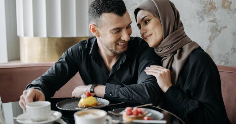 Membuat Keputusan Dalam Rumah Tangga Terletak Pada Perbincangan Suami Isteri, BUKAN Orang Luar