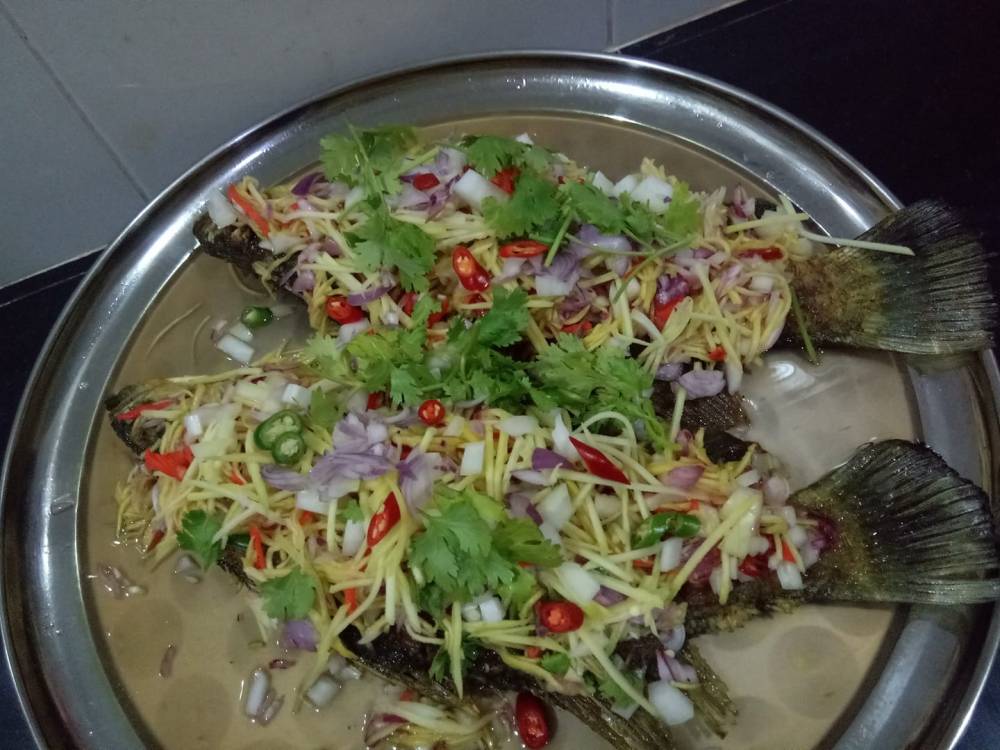 Resipi Kerabu Ikan Siakap Versi Ala Thai, Goreng Ikan Jangan Terlalu Garing, Barulah Sedap!