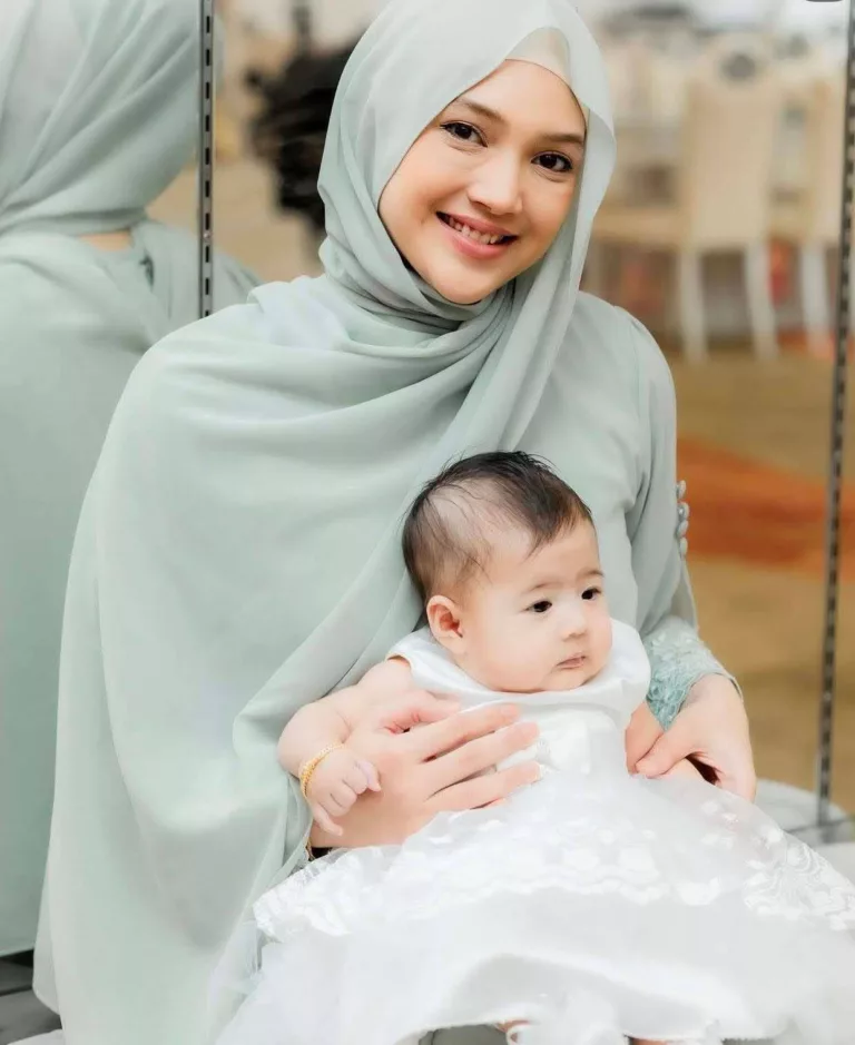 Atikah Suhaime Raikan Majlis Kesyukuran.  Kecomelan Lyla Mulan Raih Pujian Ramai