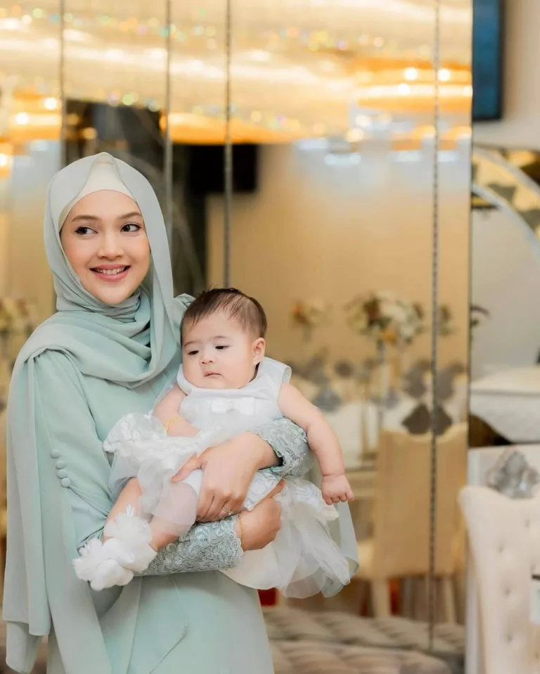 Atikah Suhaime Raikan Majlis Kesyukuran.  Kecomelan Lyla Mulan Raih Pujian Ramai