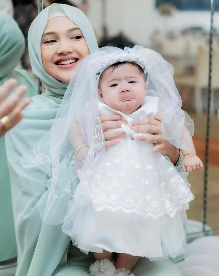 Atikah Suhaime Raikan Majlis Kesyukuran.  Kecomelan Lyla Mulan Raih Pujian Ramai