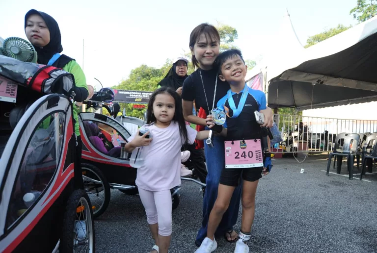 Bella Astillah Teman Ayden Sertai Triathlon, Syed Saddiq Turut Hadir Beri Sokongan