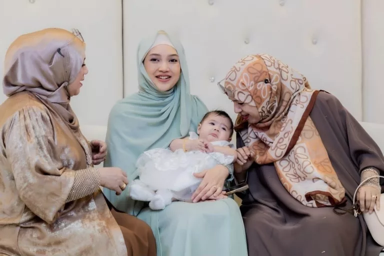 Atikah Suhaime Raikan Majlis Kesyukuran.  Kecomelan Lyla Mulan Raih Pujian Ramai