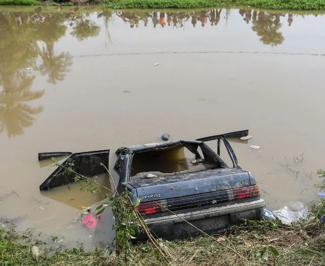 “Mereka Cuba Keluar, Tapi Gagal…” – Enam Beranak Ditemui Berpelukan di Tempat Duduk Belakang