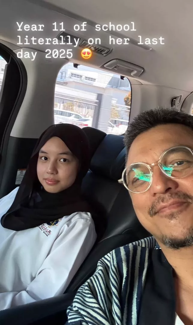 Engku Emran Bangga Aleesya Cemerlang IGCSE -“Tahniah 7A Anak Ayah, 11 Tahun Teman Ulang Kaji & Kelas Tambahan”