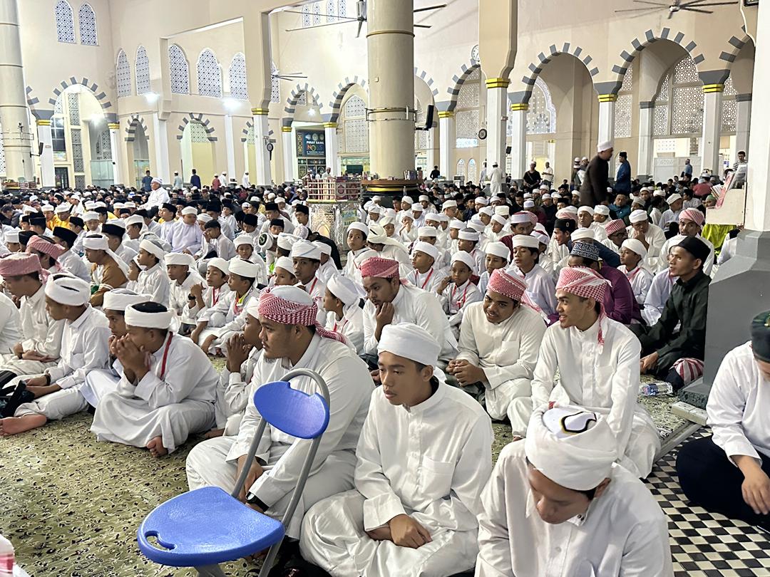 Solat Hajat Untuk Zara Qairina, Ribuan Hadir Di Masjid Bandaraya Kota Kinabalu