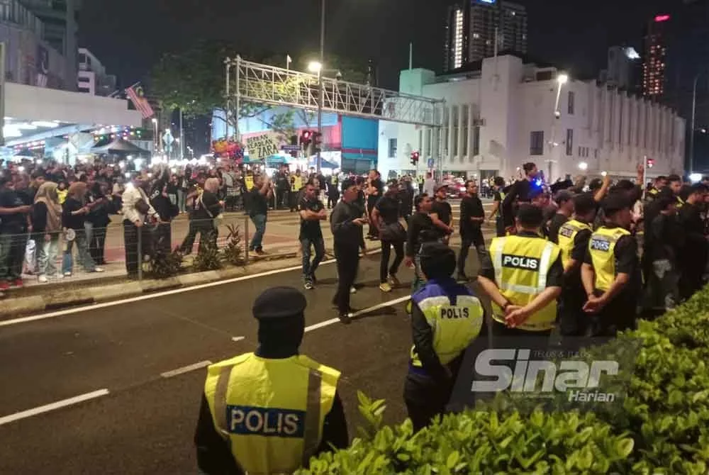 Laungan “Justice For Zara” Bergema Di Himpunan Solidariti Depan Sogo