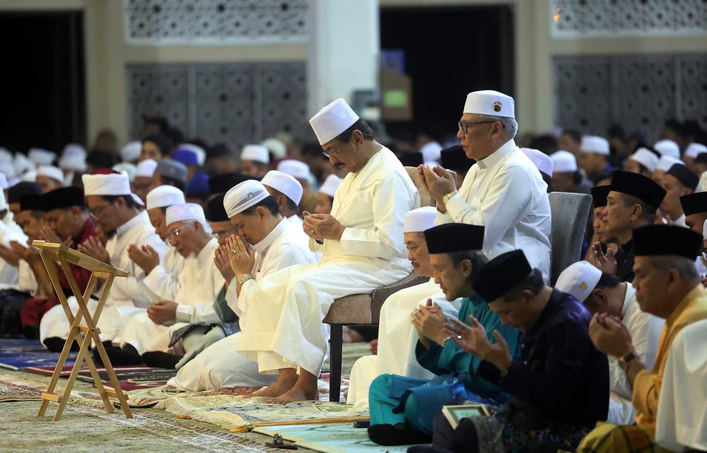 Solat Hajat Untuk Zara Qairina, Ribuan Hadir Di Masjid Bandaraya Kota Kinabalu