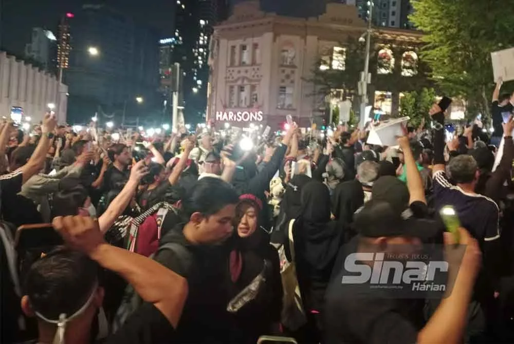 Laungan “Justice For Zara” Bergema Di Himpunan Solidariti Depan Sogo
