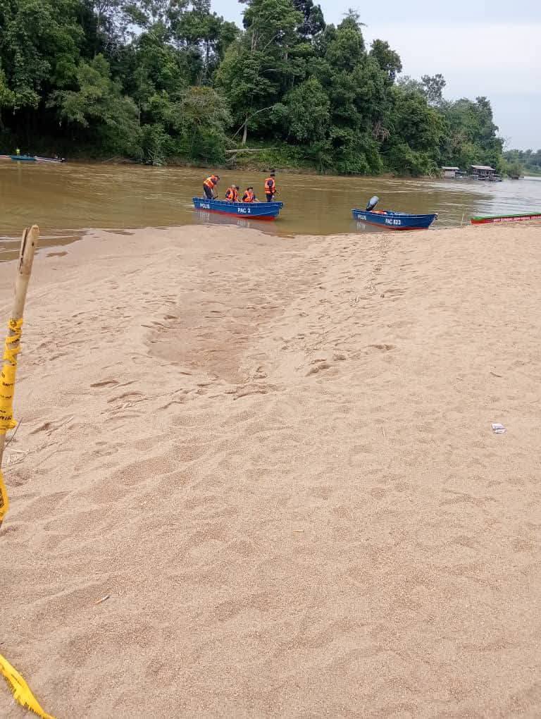 Doa Seorang Ibu, Jasad Anak 12 Tahun Timbul Di Sungai Delong