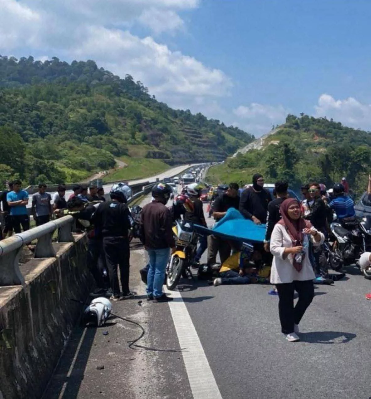Hantaran Terakhir Jururawat Macam Petanda Nak ‘Pergi,’ Terpisah 30 Meter Dengan Suami Ketika Konvoi RXZ