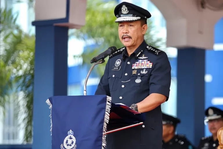“Gali kubur, buat bedah siasat. Saya mahu kebenaran untuk Zara Qairina”- Ibu