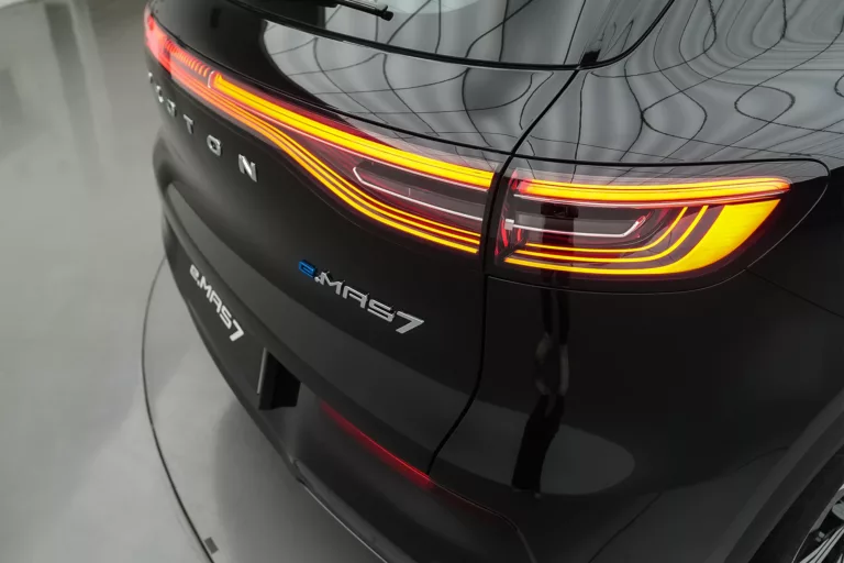 Proton e.MAS 7 Baharu. Evolusi EV Paling Mesra Wanita Kini Dilancarkan. Selesa, Pintar! Direka Dengan Jiwa Wanita Masa Kini