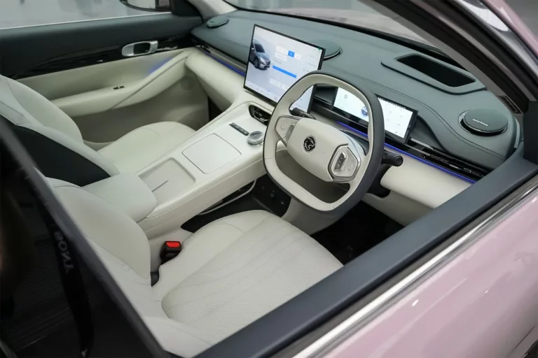 Proton e.MAS 7 Baharu. Evolusi EV Paling Mesra Wanita Kini Dilancarkan. Selesa, Pintar! Direka Dengan Jiwa Wanita Masa Kini